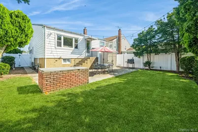 375 W Windsor Parkway, Oceanside, NY 11572 - Photo 30