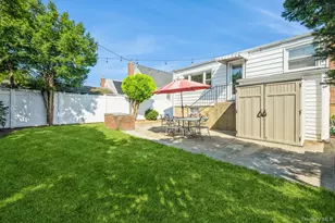 375 W Windsor Pkwy, Oceanside, NY 11572 - Photo 32