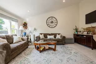 375 W Windsor Pkwy, Oceanside, NY 11572 - Photo 8