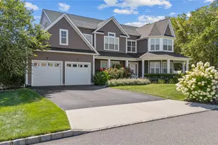 27 Lilac Ln, Ridge, NY 11961 - Photo 2