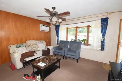 14 E Walnut Street, Central Islip, NY 11722 - Photo 4