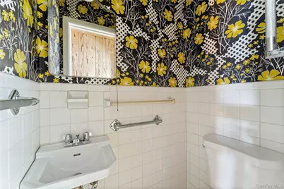 25340 147th Avenue, Rosedale, NY 11422 - Photo 8