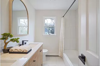 2 Bay Place, Bay Shore, NY 11751 - Photo 20