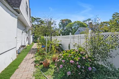 1134 Bay 27th Street, Far Rockaway, NY 11691 - Photo 16