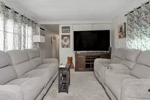 39 Valley Forge, Bohemia, NY 11716 - Photo 8