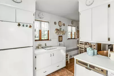 42 Westgate Road, Massapequa Park, NY 11762 - Photo 8