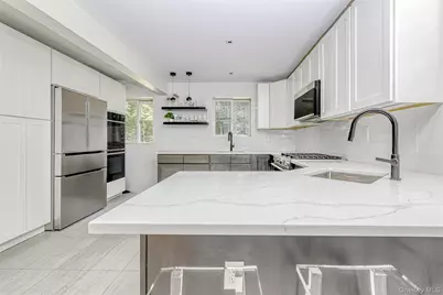 8 Beaver Hollow Lane, Airmont, NY 10952 - Photo 6