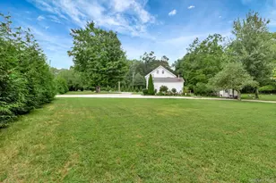 127 North St, Manorville, NY 11949 - Photo 36