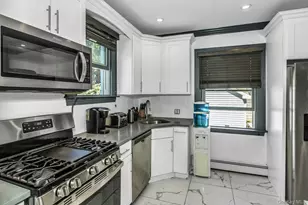 28 Lexington Ave, Freeport, NY 11520 - Photo 8