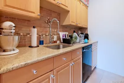 23 Old Mamaroneck Road #1M, White Plains, NY 10605 - Photo 8