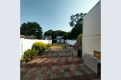 230 E New York Avenue, Valley Stream, NY 11580 - Photo 32