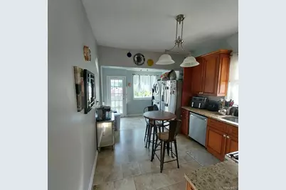 230 E New York Avenue, Valley Stream, NY 11580 - Photo 8