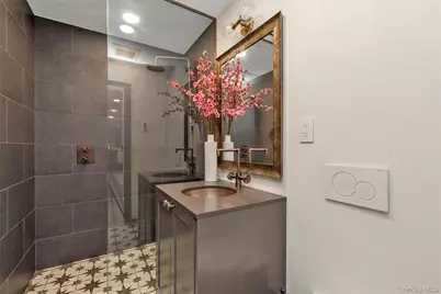 8 Family Lane, Levittown, NY 11756 - Photo 14