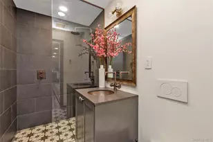 8 Family Ln, Levittown, NY 11756 - Photo 14