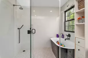 8 Family Ln, Levittown, NY 11756 - Photo 24