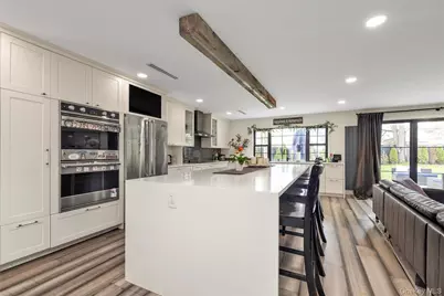 8 Family Lane, Levittown, NY 11756 - Photo 10