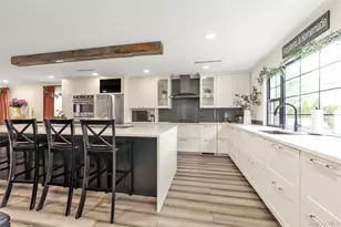 8 Family Ln, Levittown, NY 11756 - Photo 8