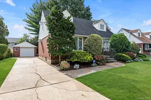 1628 Oswego St, East Meadow, NY 11554 - Photo 22