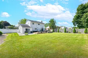 42 Montrose Dr, Commack, NY 11725 - Photo 28