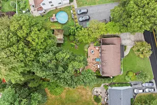 222 Half Hollow Rd, Deer Park, NY 11729 - Photo 4