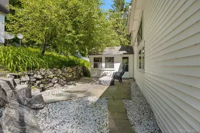 398 E Main Street, Jefferson Valley, NY 10535 - Photo 32