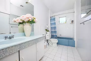 84 Middle Neck Rd, Flower Hill, NY 11576 - Photo 22