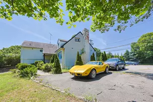 84 Middle Neck Rd, Flower Hill, NY 11576 - Photo 4