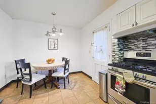 84 Middle Neck Rd, Flower Hill, NY 11576 - Photo 14