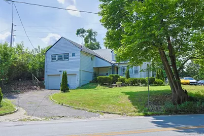 84 Middle Neck Road, Flower Hill, NY 11576 - Photo 2