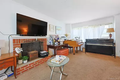 84 Middle Neck Road, Flower Hill, NY 11576 - Photo 10