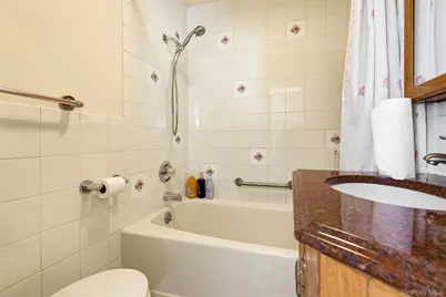 72-89 Yellowstone Boulevard, Forest Hills, NY 11375 - Photo 22