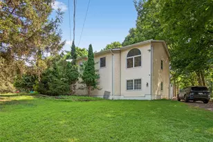 7 Eleanor Pl, Airmont, NY 10952 - Photo 2