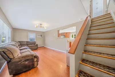 301 Center Bay Drive, West Islip, NY 11795 - Photo 12