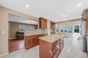 301 Center Bay Dr, West Islip, NY 11795 - Photo 8