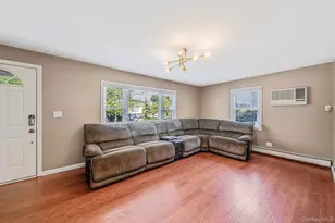 301 Center Bay Dr, West Islip, NY 11795 - Photo 4