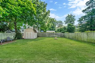 301 Center Bay Dr, West Islip, NY 11795 - Photo 18