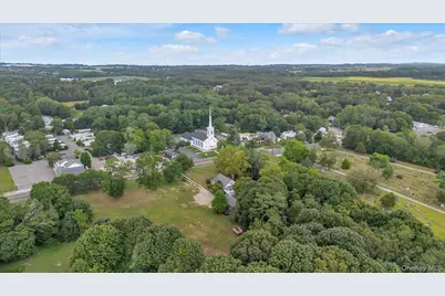 653 Main Road, Aquebogue, NY 11931 - Photo 18