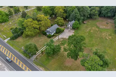 653 Main Road, Aquebogue, NY 11931 - Photo 14