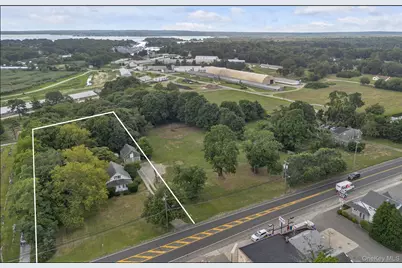 653 Main Road, Aquebogue, NY 11931 - Photo 2