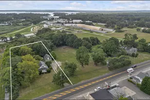 653 Main Rd, Aquebogue, NY 11931 - Photo 2