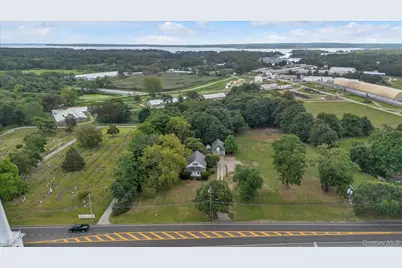 653 Main Road, Aquebogue, NY 11931 - Photo 16