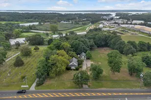 653 Main Rd, Aquebogue, NY 11931 - Photo 16