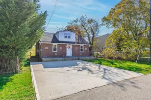 8 Edgewater Dr, Mastic Beach, NY 11951 - Photo 4