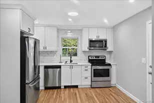 188 Donegan Ave, Patchogue, NY 11772 - Photo 6