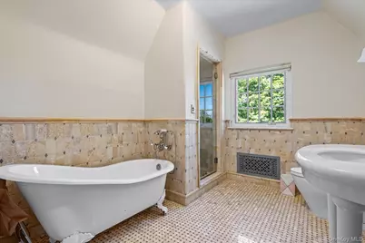 32 Wildwood Drive, Great Neck, NY 11024 - Photo 34