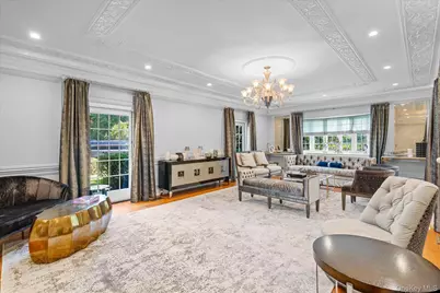 32 Wildwood Drive, Great Neck, NY 11024 - Photo 8