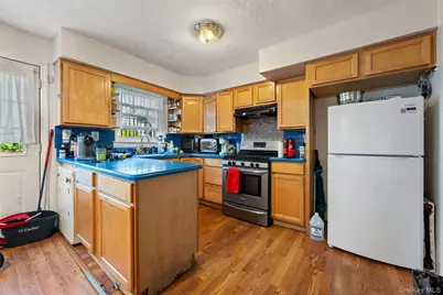 959 E 220th Street, Bronx, NY 10469 - Photo 6