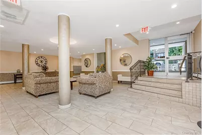 101 Clinton Avenue #1A, Mineola, NY 11501 - Photo 4