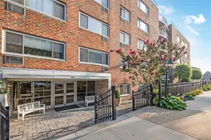 101 Clinton Ave, Mineola, NY 11501 - Photo 2