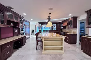 35 Moss Ln, Jericho, NY 11753 - Photo 4